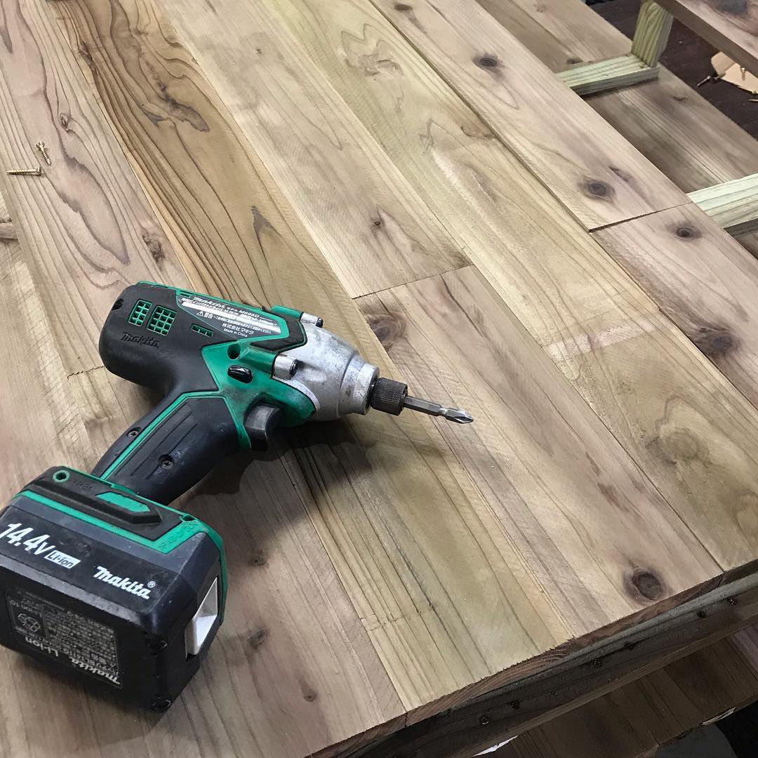 東京都向け特注ウッドプランター製作過程のイメージ