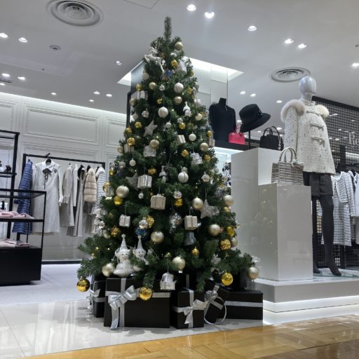 東京都中央区 デパート内ブティック クリスマスツリーレンタル プレゼントボックス