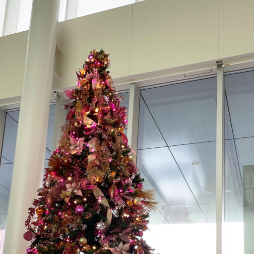 神奈川県　オフィス・商業施設向けクリスマスツリーレンタル